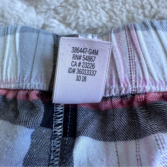Victoria's Secret | Holiday Pink Plaid Striped Sleep Shorts | Size Medium - Picture 6 of 10